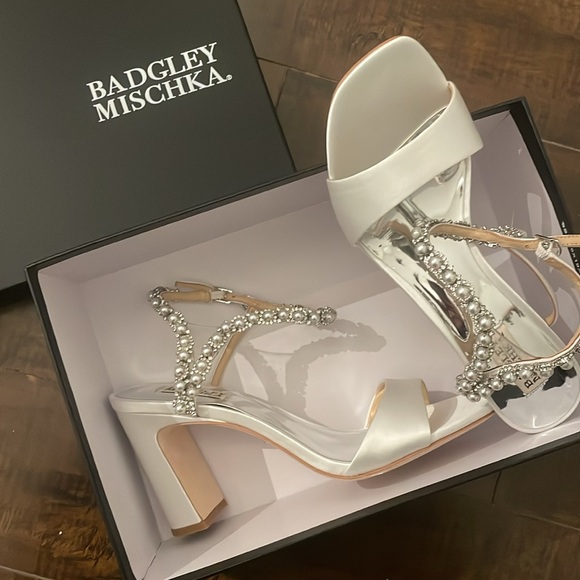 Badgley Mischka Korina Satin and Pearl Block Heel - Picture 3 of 5